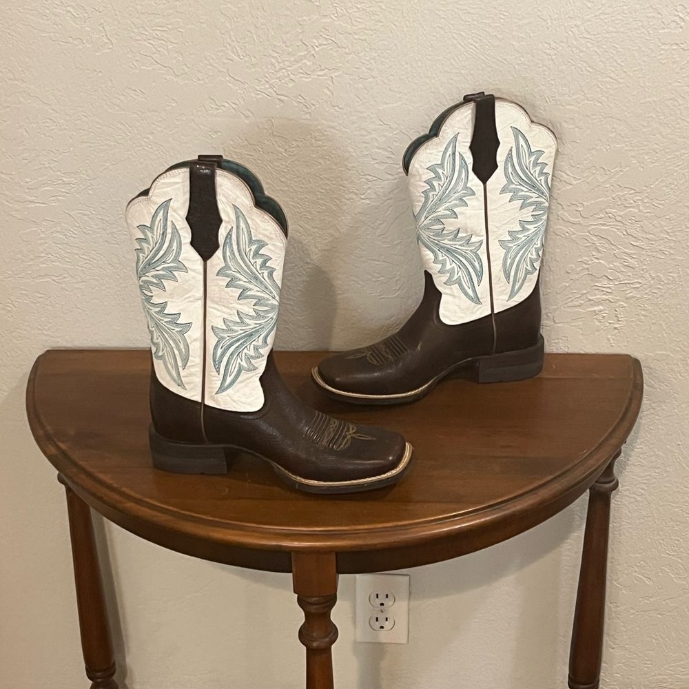 Ariat Brown Leather Western Boots with White Shaft and Beautiful Stitching NWOT - Picture 13 of 14